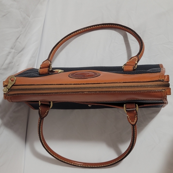 Dooney & Burke Rare Black & British Tan Vintage Shoulder Satchel - Picture 4 of 12